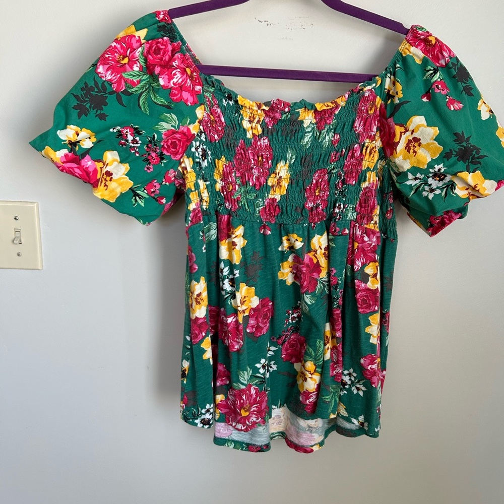 Torrid Green Floral Smocked top with Puffed sleeves on or off shoulder size 1 14